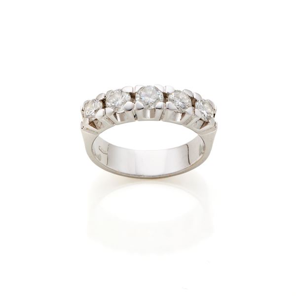 Gold ring with diamonds 