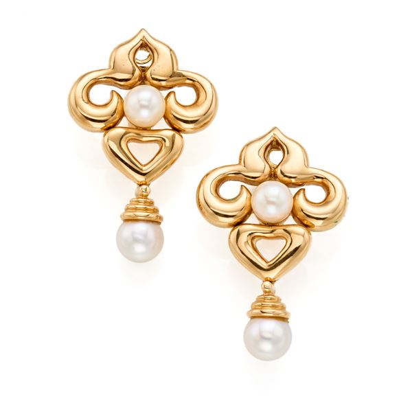 Gold pendant earrings with pearls