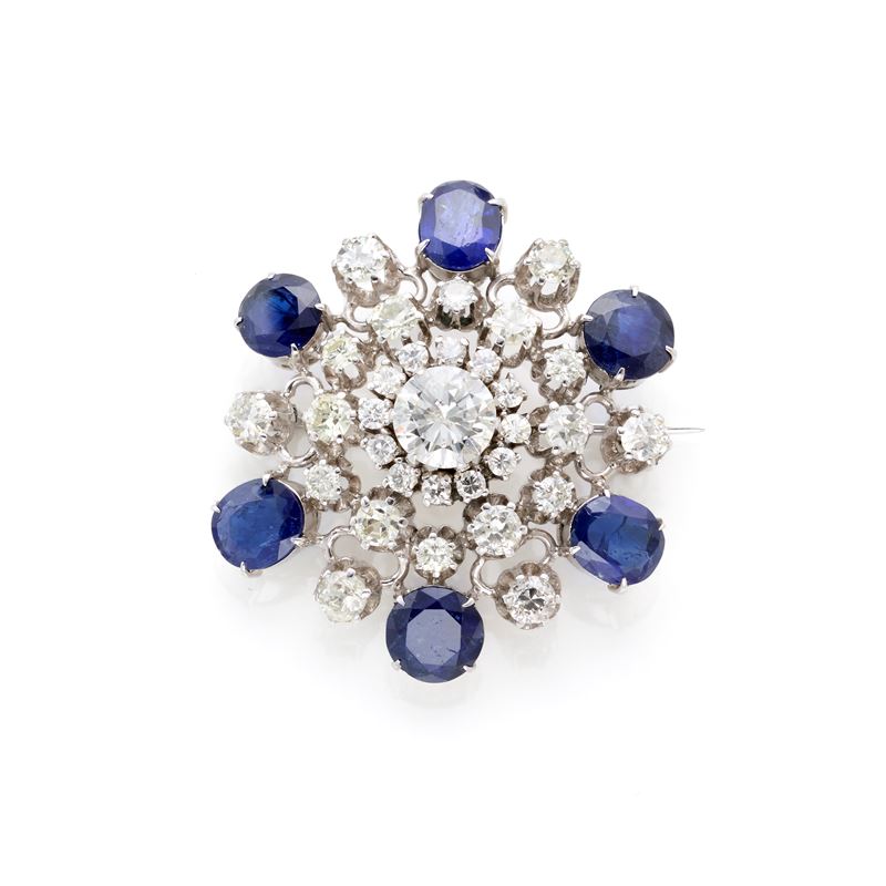 Spilla/pendente in oro con diamanti e zaffiri