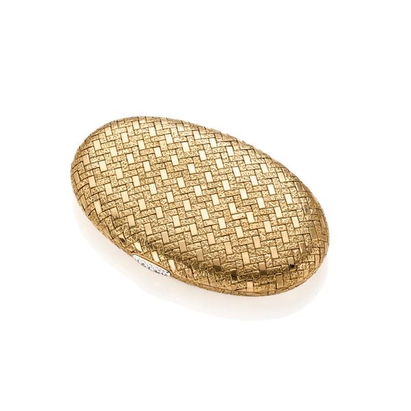 Illario gold vanity case