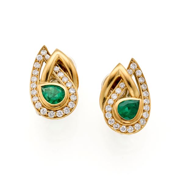 Damiani gold, diamonds and emeralds earrings