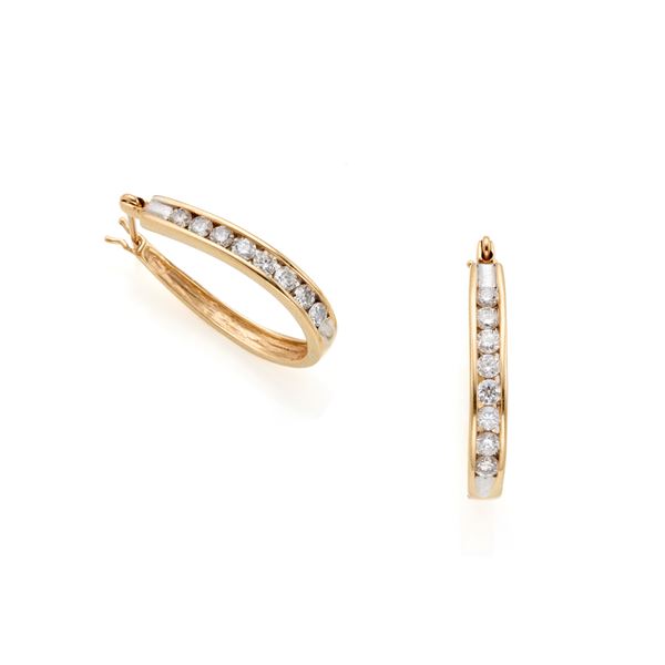 Gold and diamonds earrings