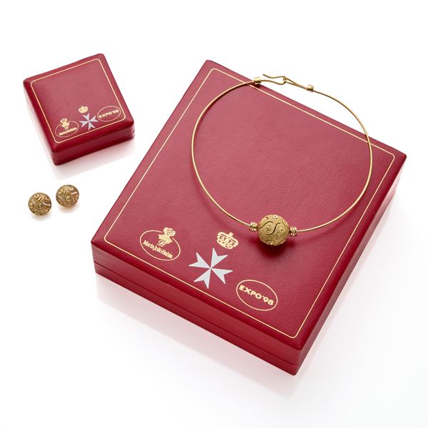 Gold demi parure conisisting of earrings and rigid necklace