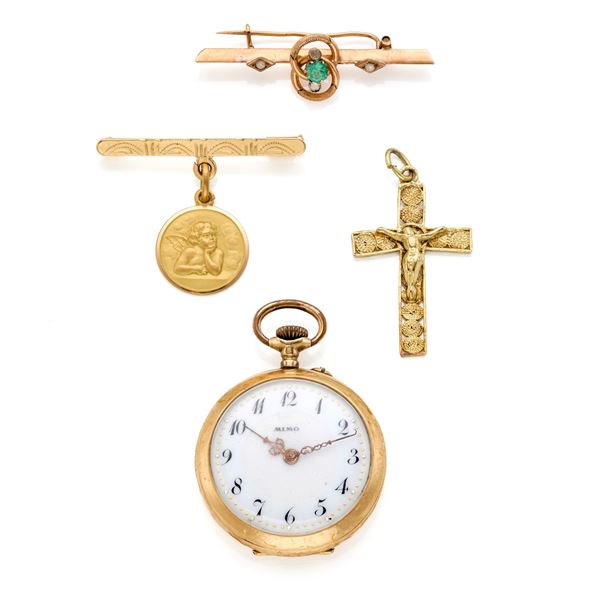 Lotto composto da un orologio da tasca, due spille in oro e un pendente in argento dorato.   - Asta GIOIELLI, OROLOGI E LUXURY GOODS - Faraone Casa d'Aste