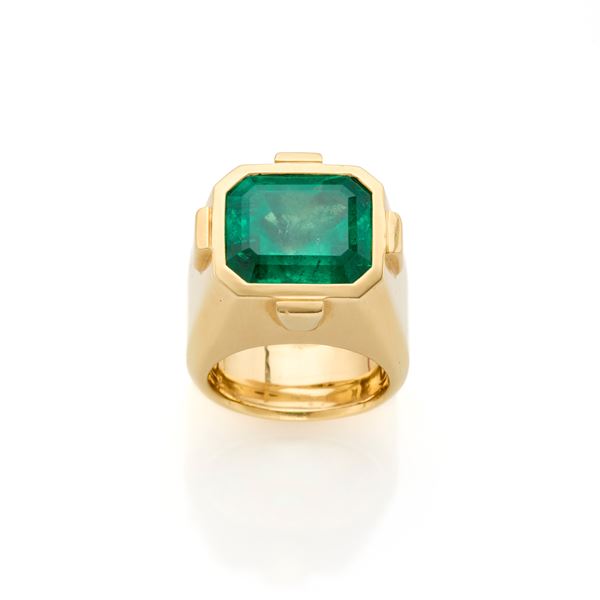 Gold ring with emerald