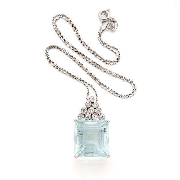 Gold pendant with aquamarine and diamonds with silver chain