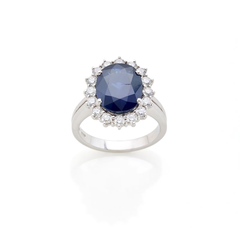 Anello in oro con zaffiro e diamanti