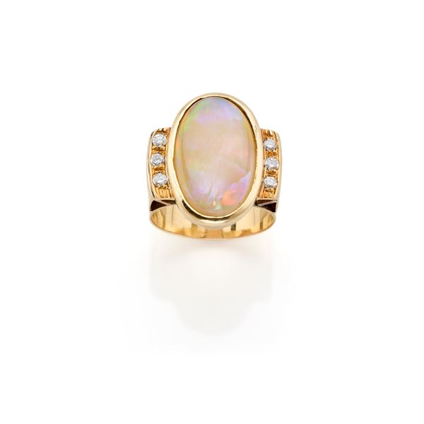 Anello in oro con opale