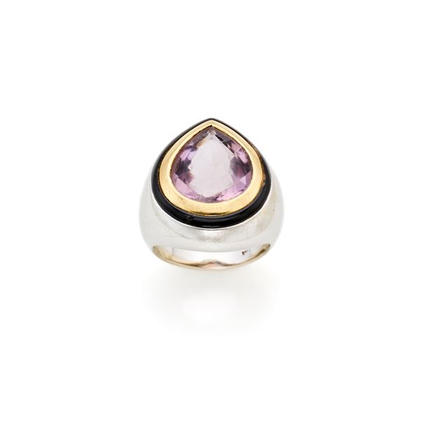 Anello in oro con quarzo