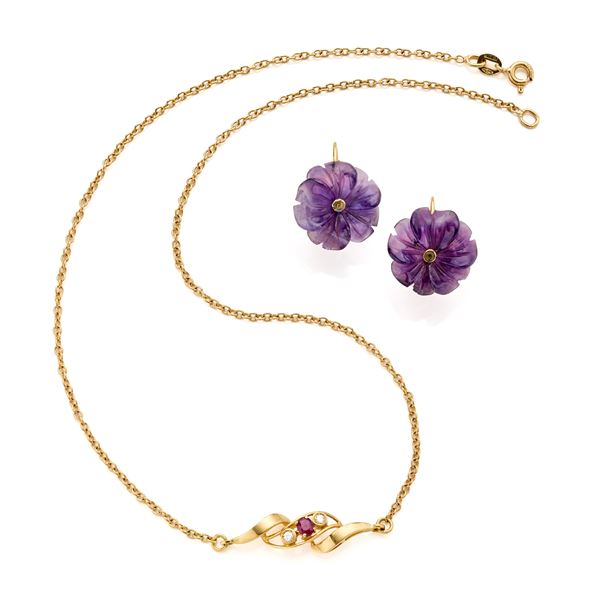 Gold lot consisting of a necklace and amethyst earrings