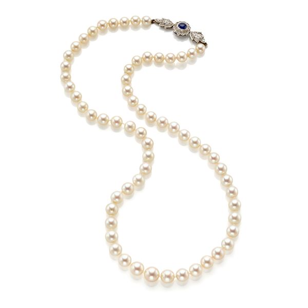 Pearl necklace with gold clasp finisched with diamonds and sapphire  - Auction GIOIELLI OROLOGI E LUXURY GOODS - Faraone Casa d'Aste