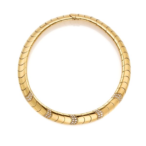 Illario gold necklace with diamonds