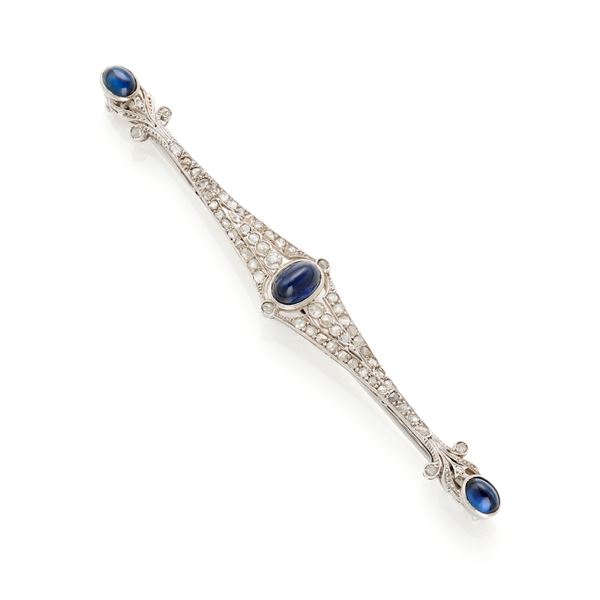 Spilla in oro con diamanti e zaffiri