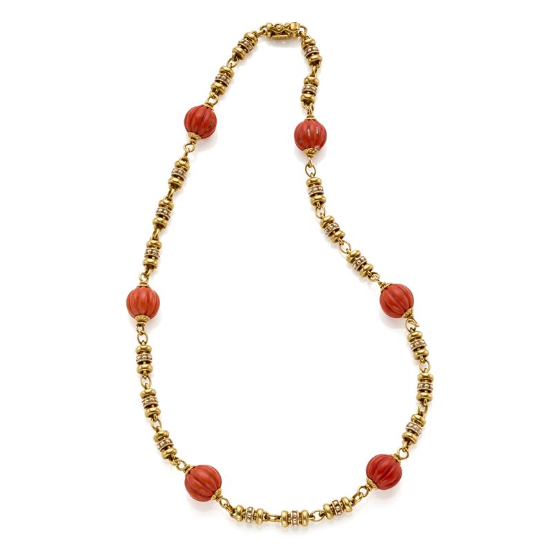 Collana in oro e corallo