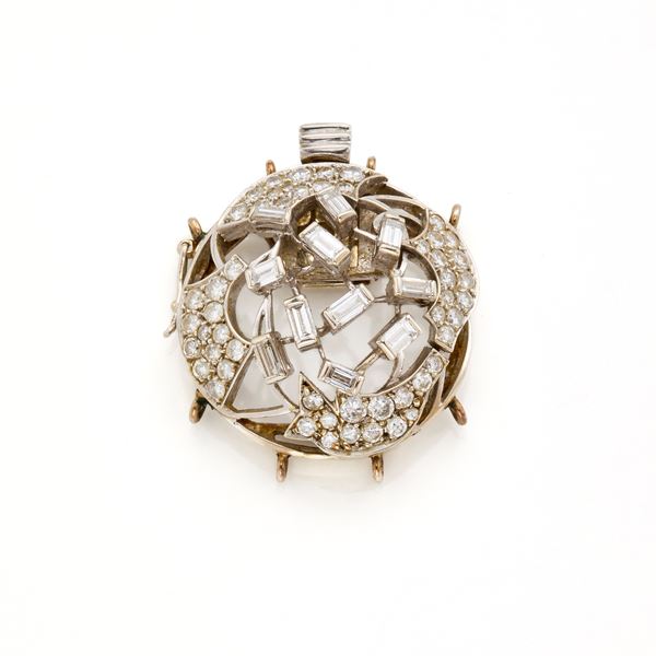 Gold clasp with diamonds