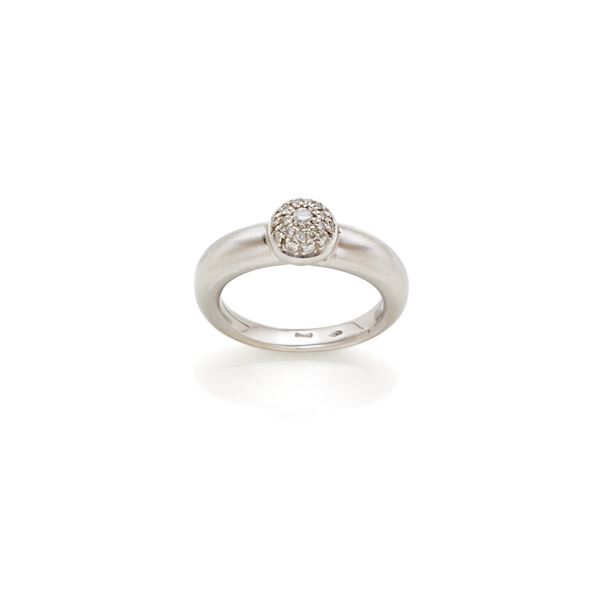 Anello in oro con diamanti