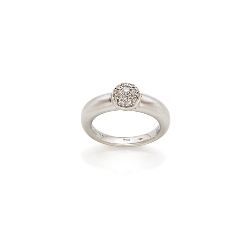Anello in oro con diamanti