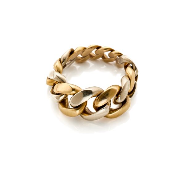 Gold ring 