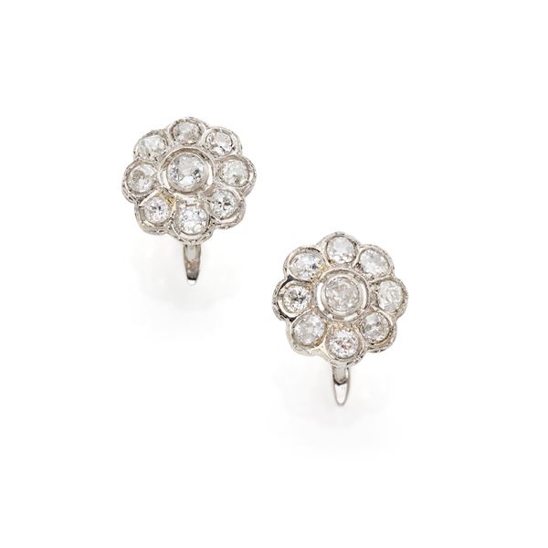 Orecchini in platino con diamanti