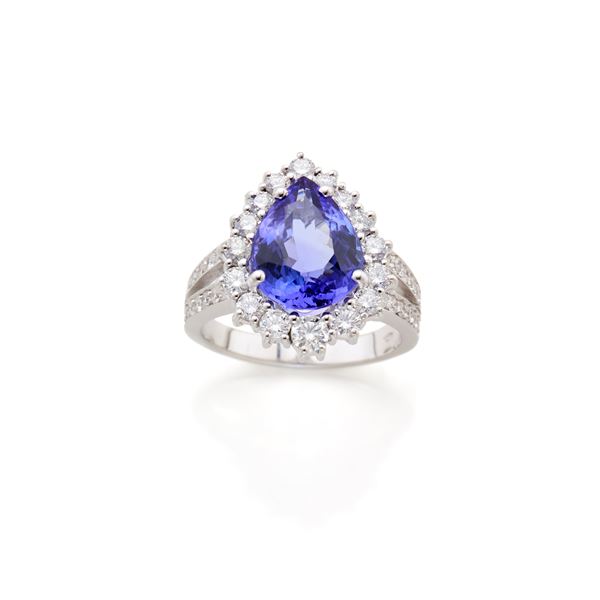 Anello in oro con diamanti e tanzanite  - Asta GIOIELLI, OROLOGI E LUXURY GOODS - Faraone Casa d'Aste