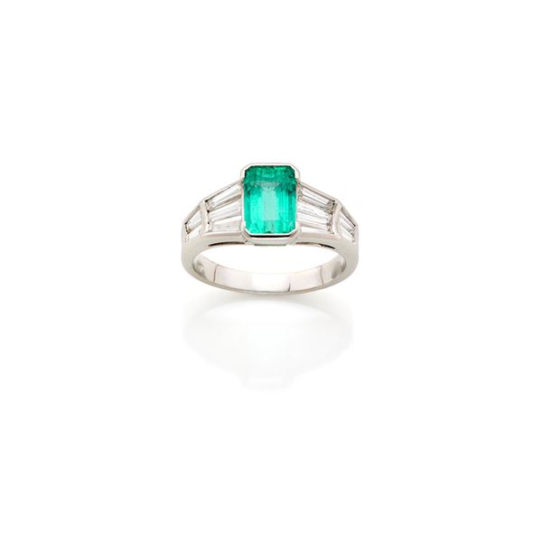 Gold ring with diamonds and emerald  - Auction GIOIELLI OROLOGI E LUXURY GOODS - Faraone Casa d'Aste