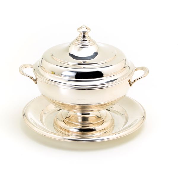 Silver lot consisting of a tureen and a tray  - Auction GIOIELLI OROLOGI E LUXURY GOODS - Faraone Casa d'Aste