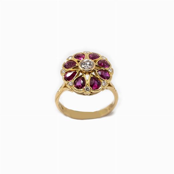 Anello a fiore con rubini e diamanti