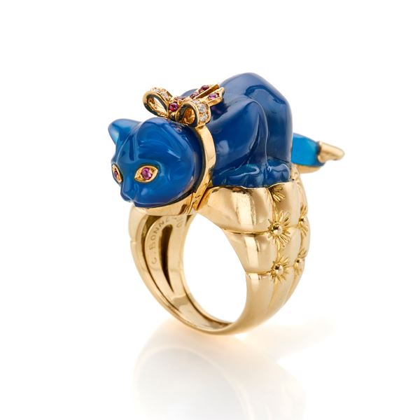 C. Bonnetaud gold ring in the shape of a kitten