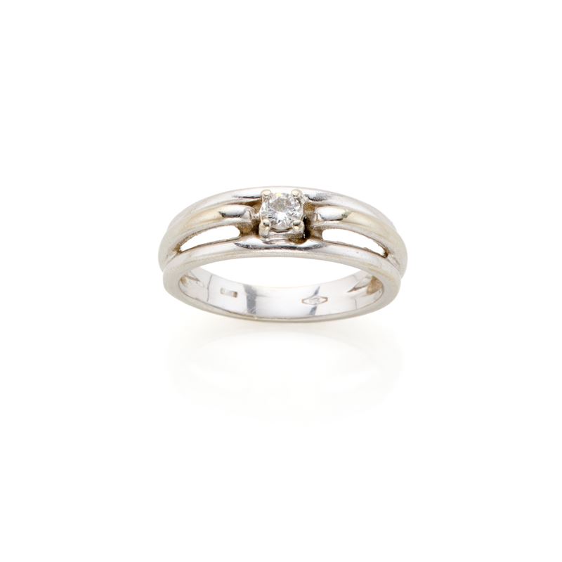 Anello in oro con diamante