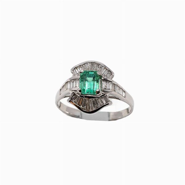 Anello oro bianco e smeraldo