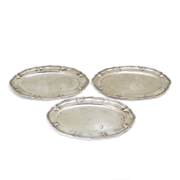 Lot consisting of three silver trays