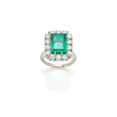 Anello in Oro Bianco con Smeraldo e Diamanti