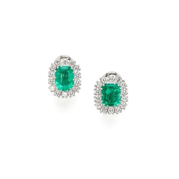 White gold earrings with emerald and diamonds  - Auction GIOIELLI, OROLOGI E LUXURY GOODS - Faraone Casa d'Aste