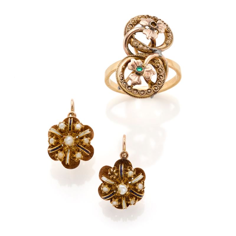 Anello e orecchini in oro