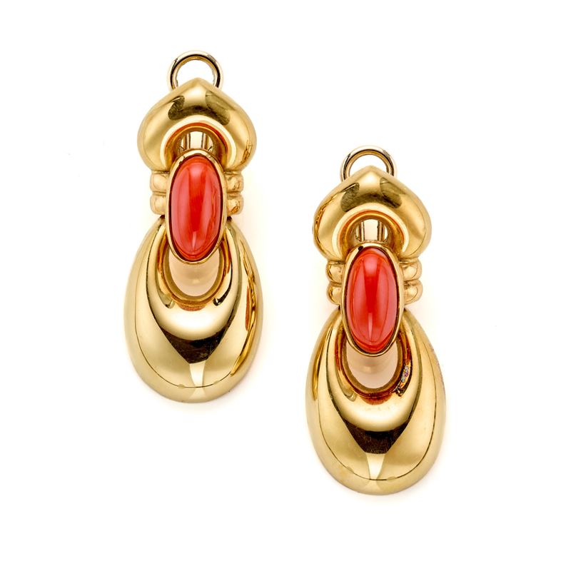 Orecchini in oro con coralli