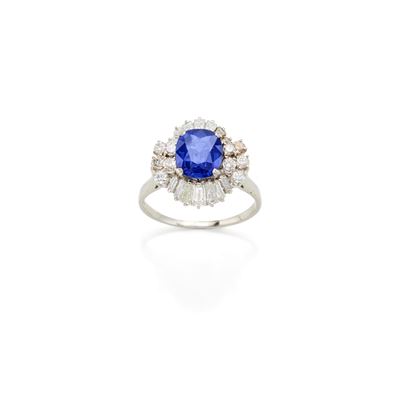 Anello con Zaffiro e Diamanti