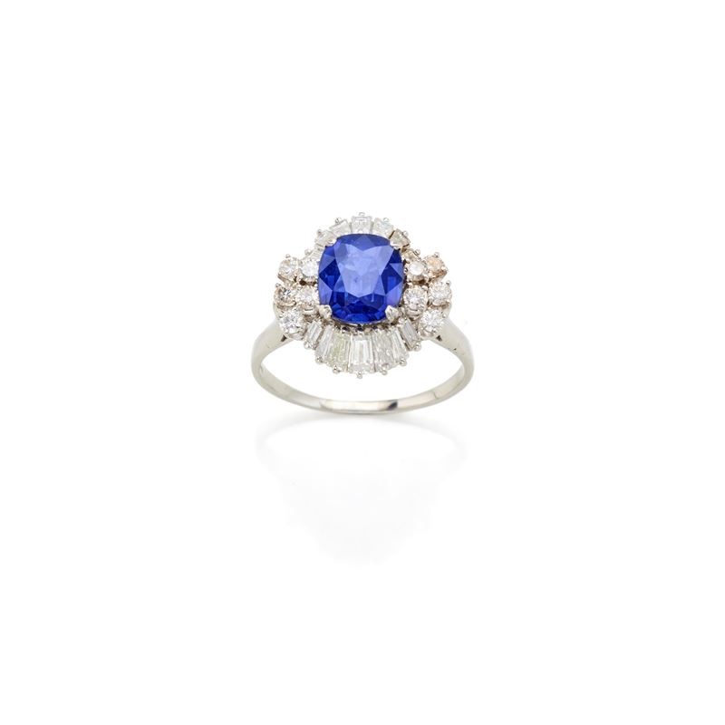 Anello con Zaffiro e Diamanti