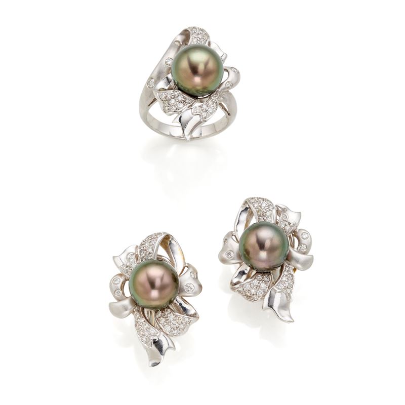 Demi parure in oro con perle e diamanti