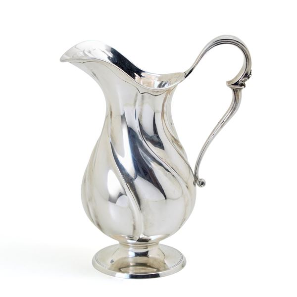 Caraffa in argento firmata Codevilla