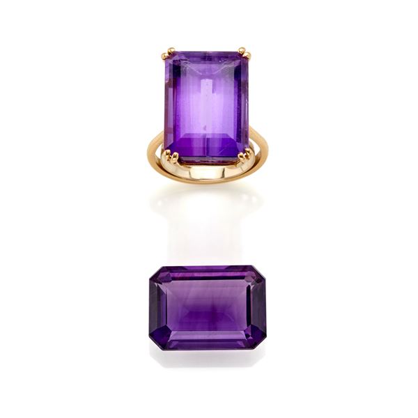Anello con ametista in oro e ametista