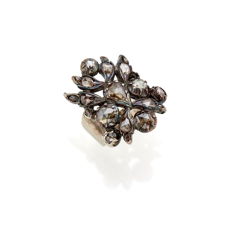 Anello in argento con diamanti