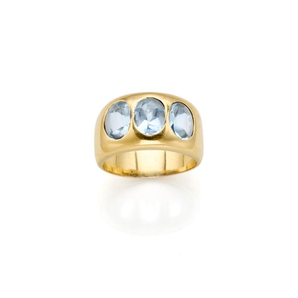 Anello in oro con topazi