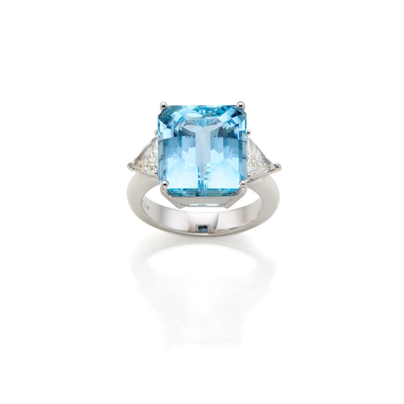 Anello in Oro con Acquamarina e Diamanti