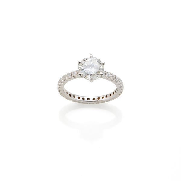 Gold ring with diamonds