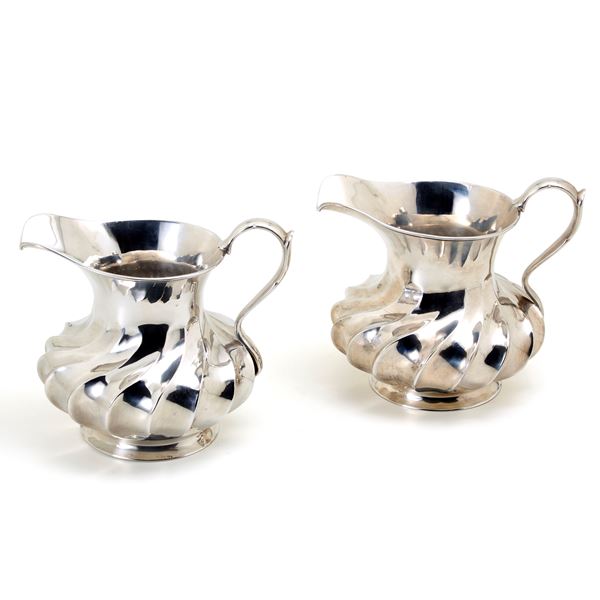 Coppia di brocche in argento