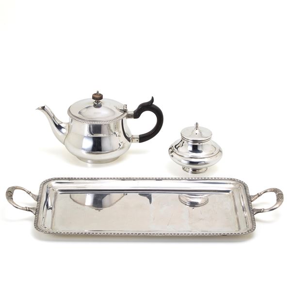 Silver lot consisting of teapot, sugar bowl and tray  - Auction GIOIELLI, OROLOGI E LUXURY GOODS - Faraone Casa d'Aste