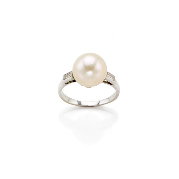 Ring with natural pearl