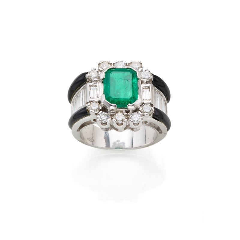 Anello in Oro con Diamanti e Smeraldo
