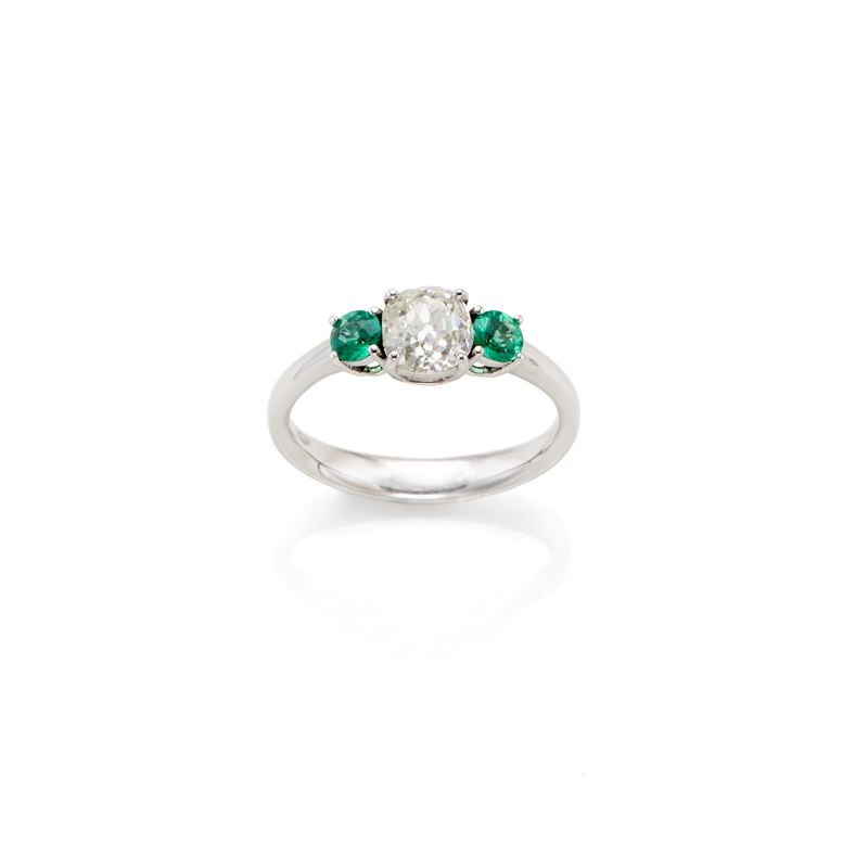 Anello in Oro con Diamante e Smeraldi