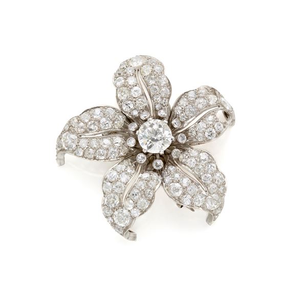  Platinum flower brooch set with round diamonds